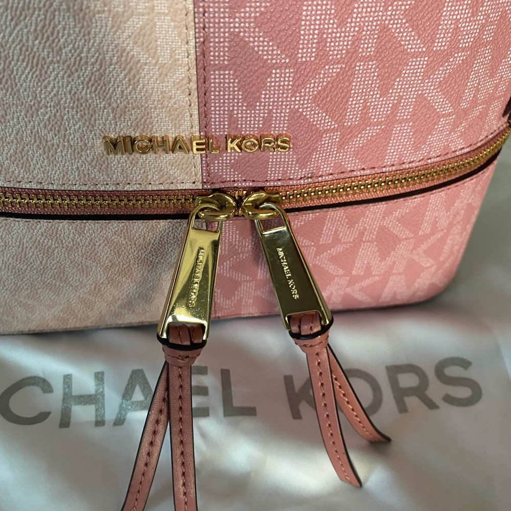 Michael Kors Rhea medium backpack and matching wallet - Picture 3 of 14